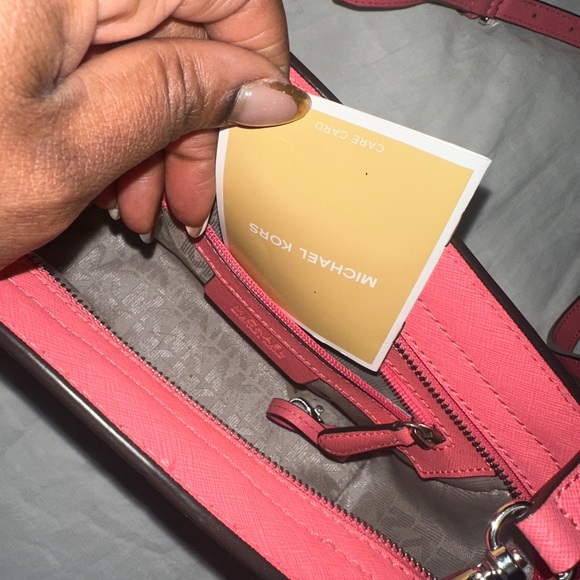 Michael Kors Selma Pocket Medium Messenger. Gently used - Picture 9 of 11